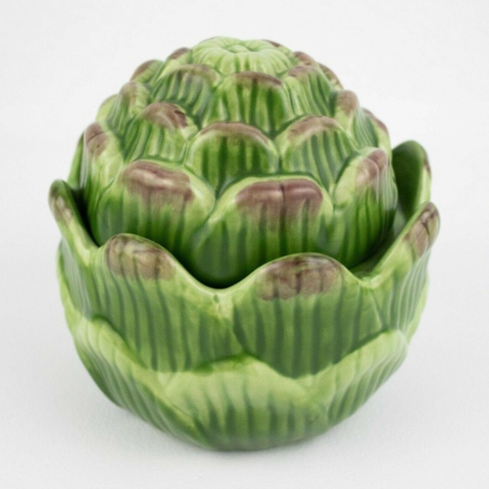 Williams Sonoma Green Artichoke Ceramic Bowl with Lid
Rare , no longer in stores